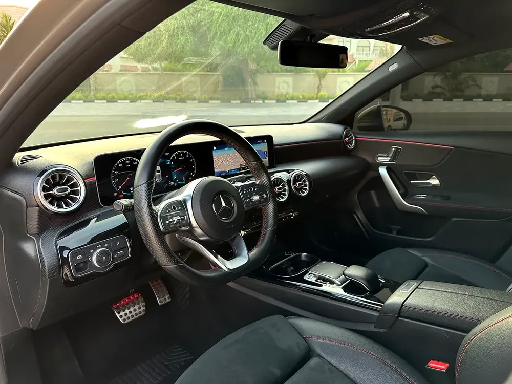 MERCEDES A250 AMG  PANORAMIC ORIGINAL PAINT 2019 FULL OPTION GCC - Image 5