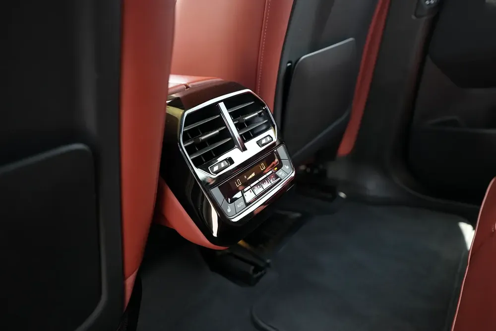 Bmw iX 2023 Black GCC Under warranty - Image 13