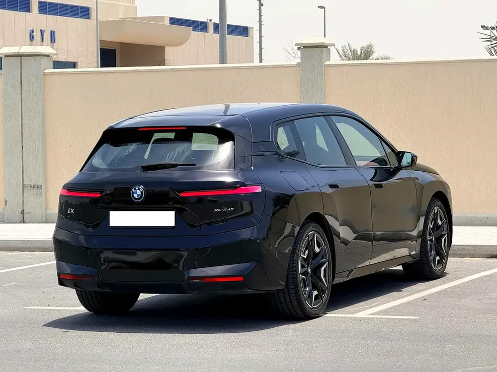 Bmw iX 2023 Black GCC Under warranty - Image 4