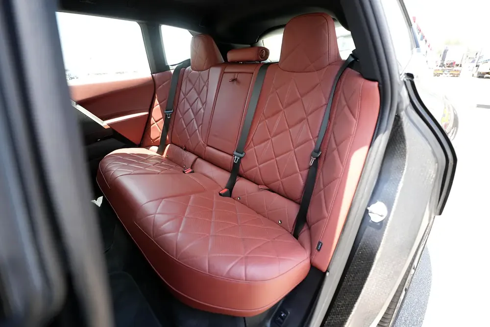 Bmw iX 2023 Black GCC Under warranty - Image 7