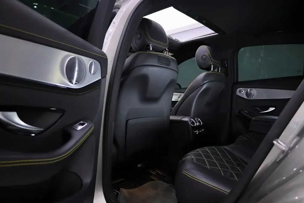GLC 63 S - EDITION 1 - GCC - clean title - FULL CARBON PACKAGE - FULLY LOADED + warranty - Image 12