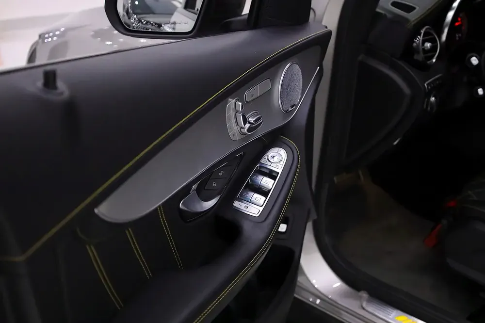 GLC 63 S - EDITION 1 - GCC - clean title - FULL CARBON PACKAGE - FULLY LOADED + warranty - Image 13