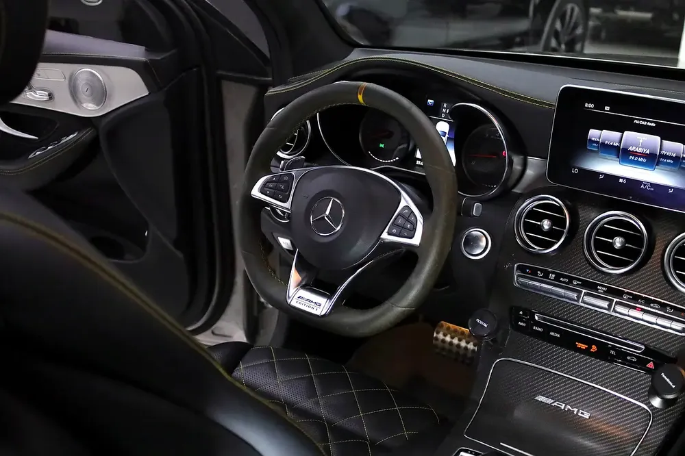 GLC 63 S - EDITION 1 - GCC - clean title - FULL CARBON PACKAGE - FULLY LOADED + warranty - Image 15