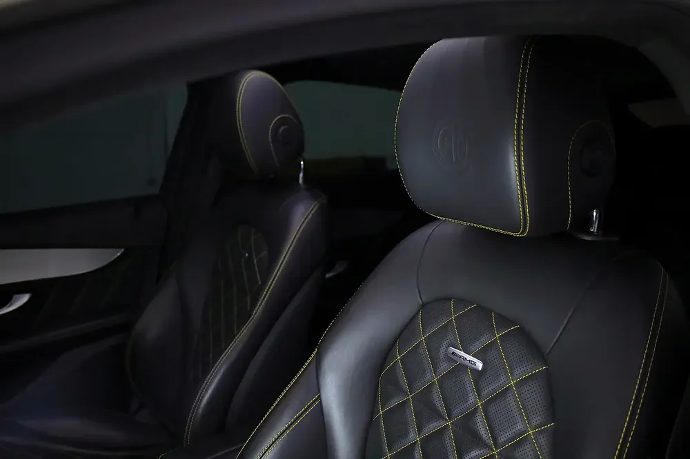 GLC 63 S - EDITION 1 - GCC - clean title - FULL CARBON PACKAGE - FULLY LOADED + warranty - Image 17