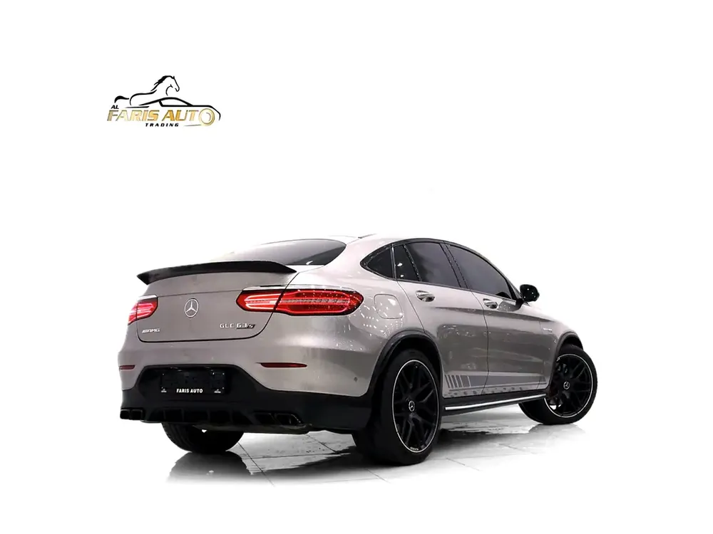 GLC 63 S - EDITION 1 - GCC - clean title - FULL CARBON PACKAGE - FULLY LOADED + warranty - Image 4