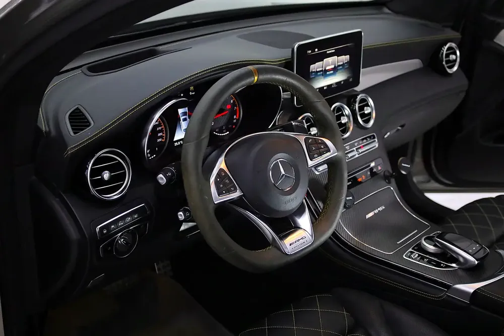 GLC 63 S - EDITION 1 - GCC - clean title - FULL CARBON PACKAGE - FULLY LOADED + warranty - Image 5