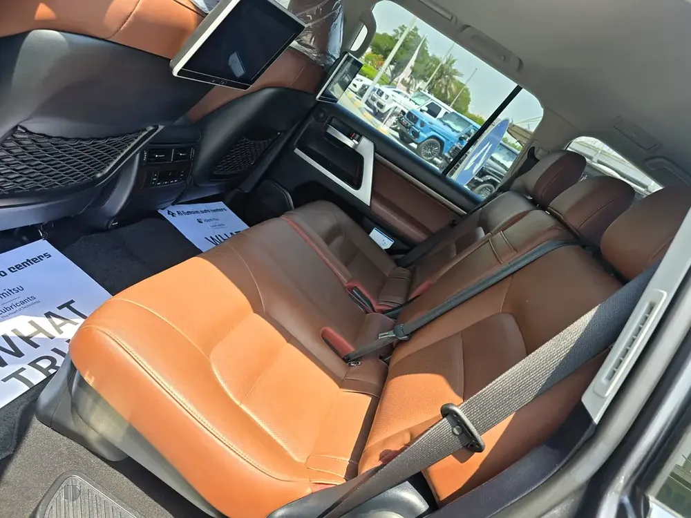 LANDCRUISER 2021 VX.R V8 5.7L GCC A TO Z FULL SERVICE AL FUTTAIM + FULL TOP OPTION -ORGINAL PAI - Image 14
