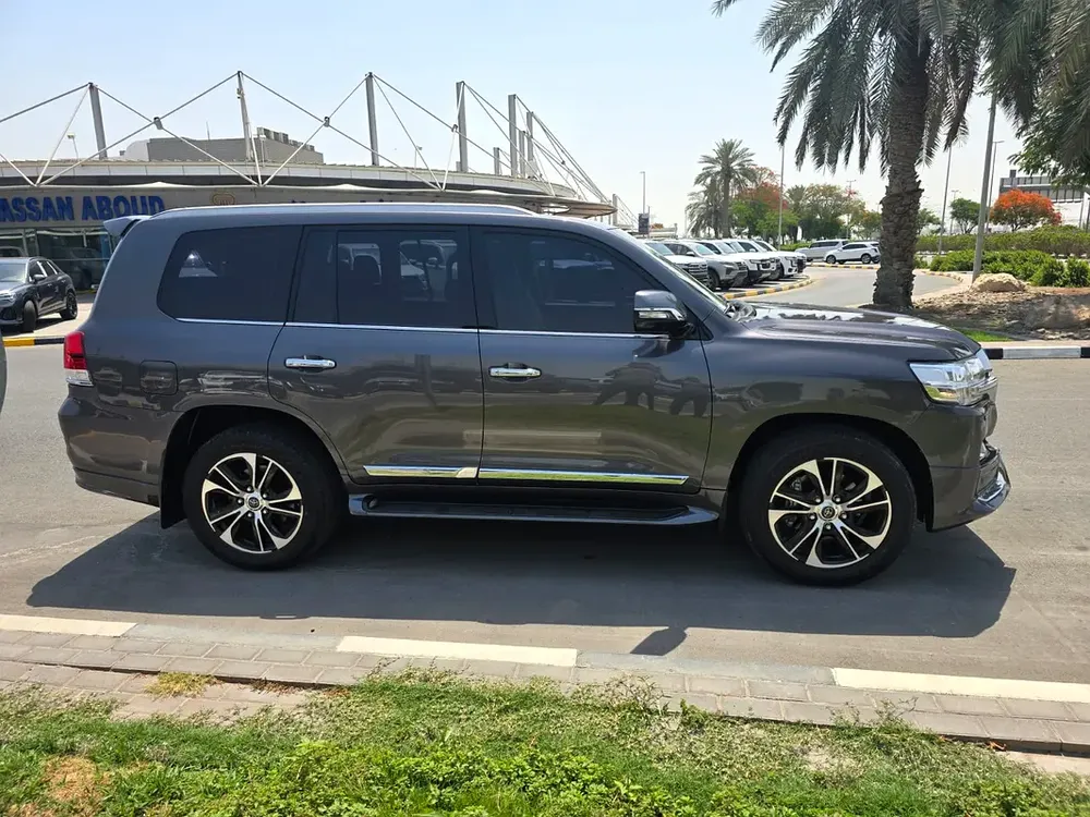 LANDCRUISER 2021 VX.R V8 5.7L GCC A TO Z FULL SERVICE AL FUTTAIM + FULL TOP OPTION -ORGINAL PAI - Image 16