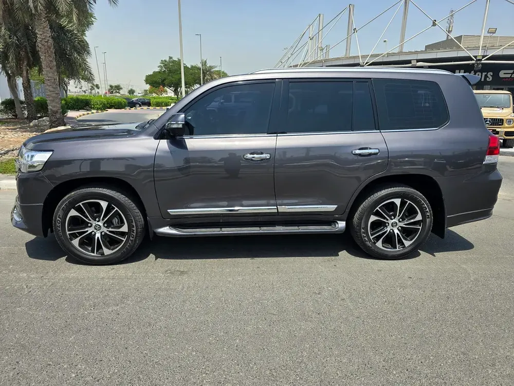 LANDCRUISER 2021 VX.R V8 5.7L GCC A TO Z FULL SERVICE AL FUTTAIM + FULL TOP OPTION -ORGINAL PAI - Image 17