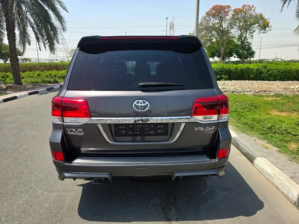 LANDCRUISER 2021 VX.R V8 5.7L GCC A TO Z FULL SERVICE AL FUTTAIM + FULL TOP OPTION -ORGINAL PAI - Image 4