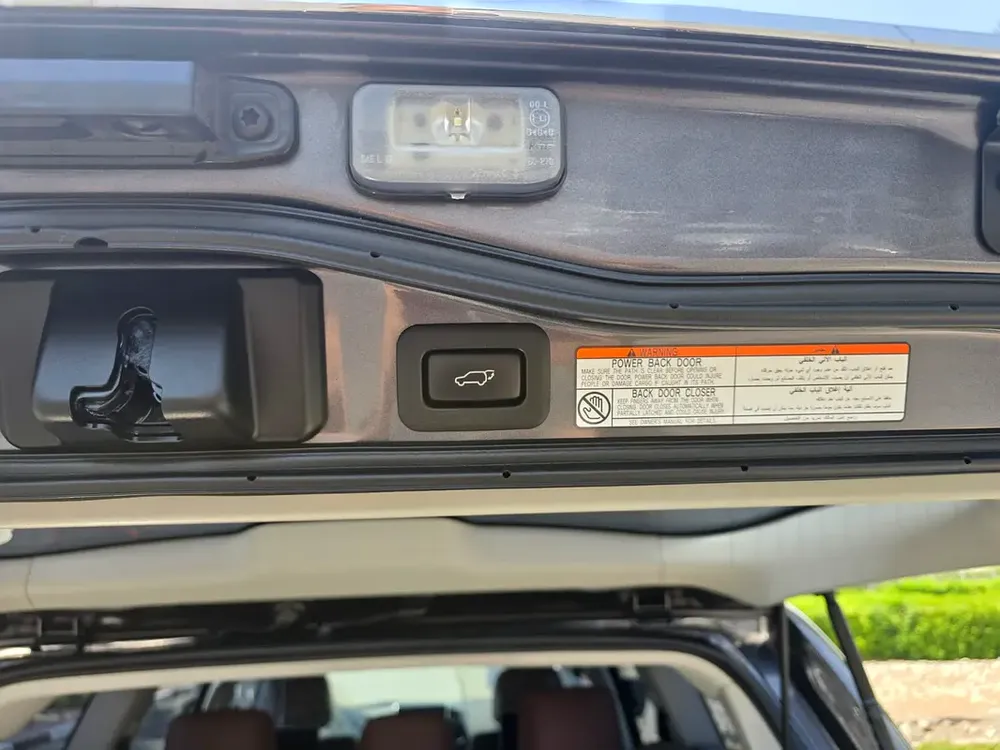 LANDCRUISER 2021 VX.R V8 5.7L GCC A TO Z FULL SERVICE AL FUTTAIM + FULL TOP OPTION -ORGINAL PAI - Image 6