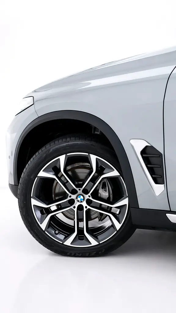 2025 BMW X5 xDrive40i - GCC Specs - Brand New! - Image 16