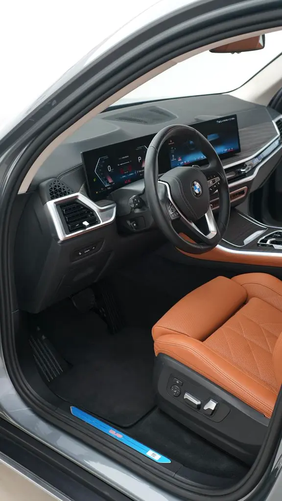 2025 BMW X5 xDrive40i - GCC Specs - Brand New! - Image 4