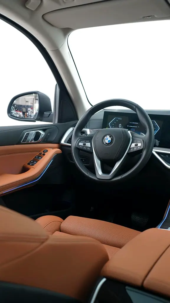 2025 BMW X5 xDrive40i - GCC Specs - Brand New! - Image 9