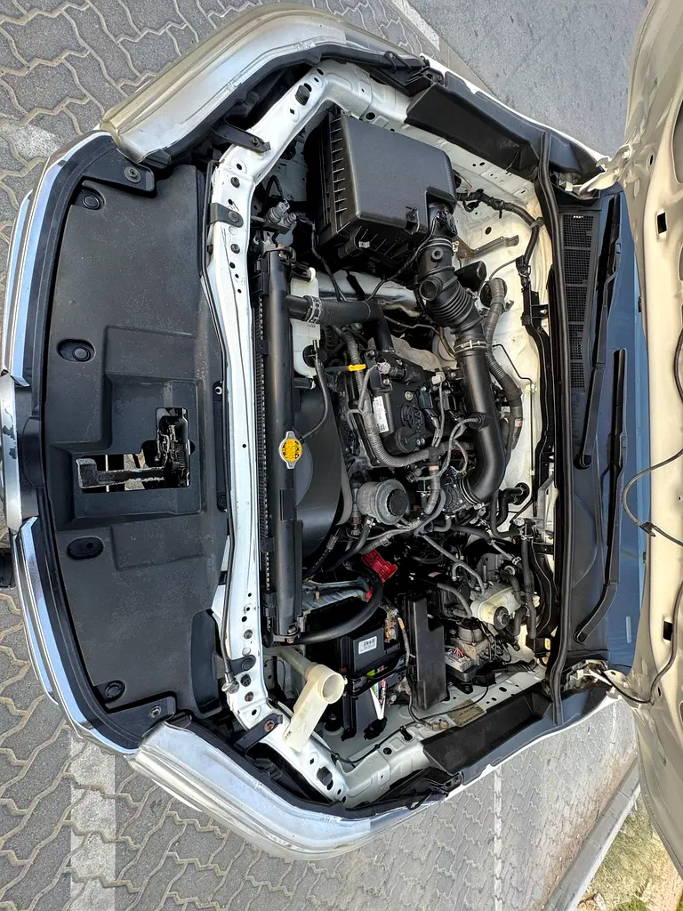 Toyota Hilux Double Cab DL 2016 GCC Specs 4x2 Free Accident Ready Condition - Image 10