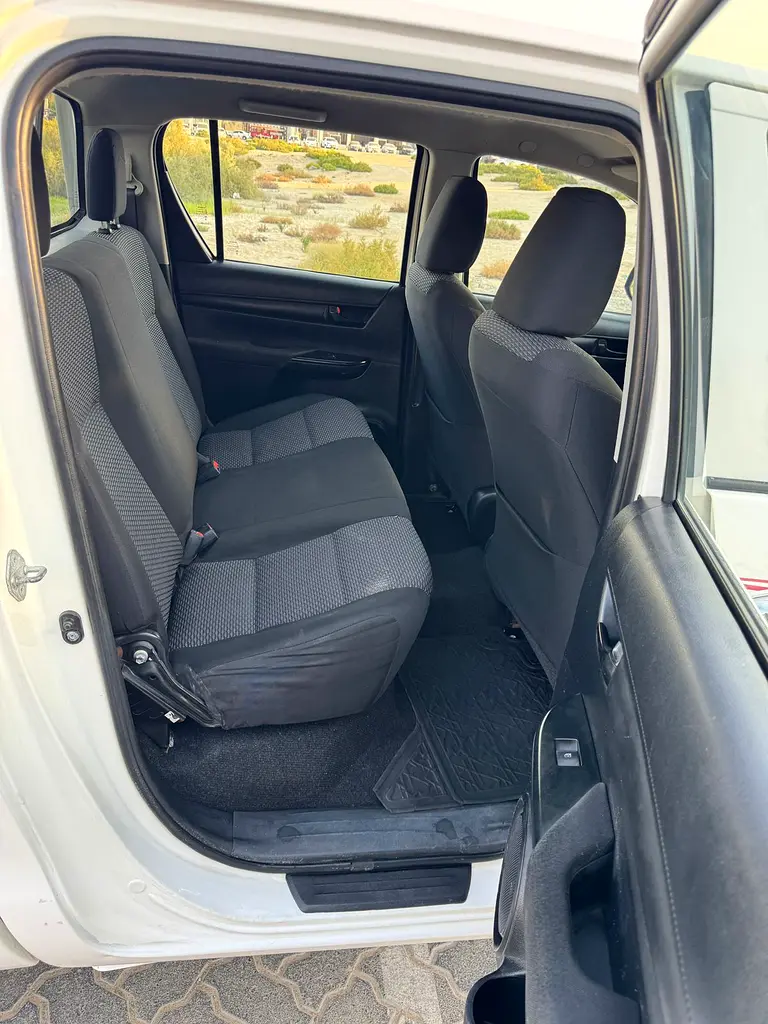 Toyota Hilux Double Cab DL 2016 GCC Specs 4x2 Free Accident Ready Condition - Image 12