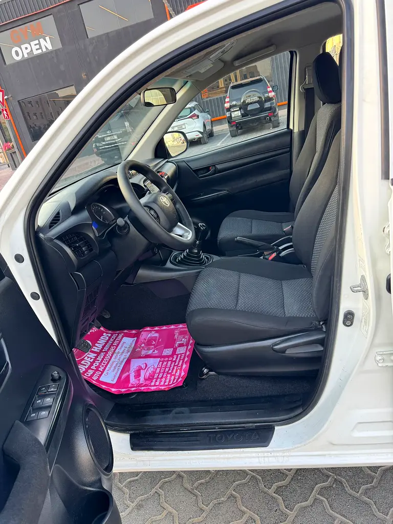 Toyota Hilux Double Cab DL 2016 GCC Specs 4x2 Free Accident Ready Condition - Image 14