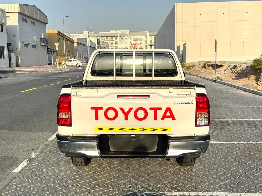 Toyota Hilux Double Cab DL 2016 GCC Specs 4x2 Free Accident Ready Condition - Image 5