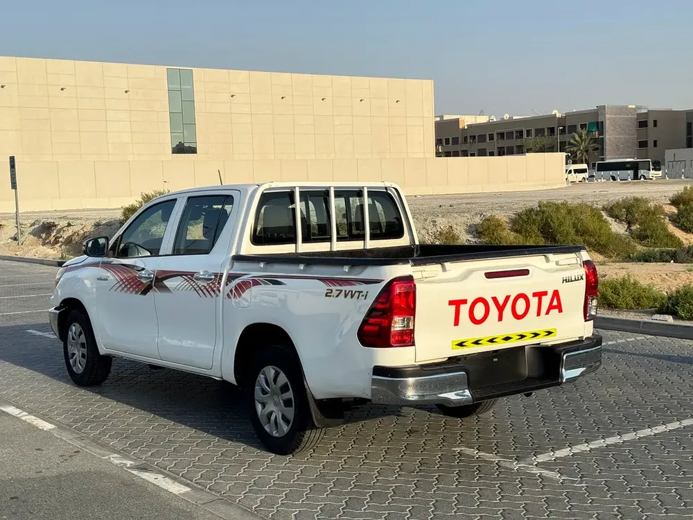 Toyota Hilux Double Cab DL 2016 GCC Specs 4x2 Free Accident Ready Condition - Image 6
