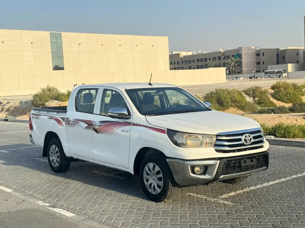 Toyota Hilux Double Cab DL 2016 GCC Specs 4x2 Free Accident Ready Condition - Image 7
