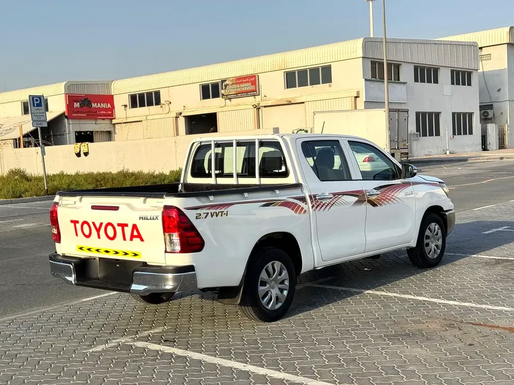 Toyota Hilux Double Cab DL 2016 GCC Specs 4x2 Free Accident Ready Condition - Image 9