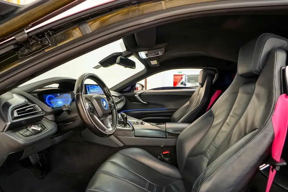 AED 4957 PM | BMW I8 2015 | WELL MAINTAINED | 1 YEAR WARRANTY - Image 9