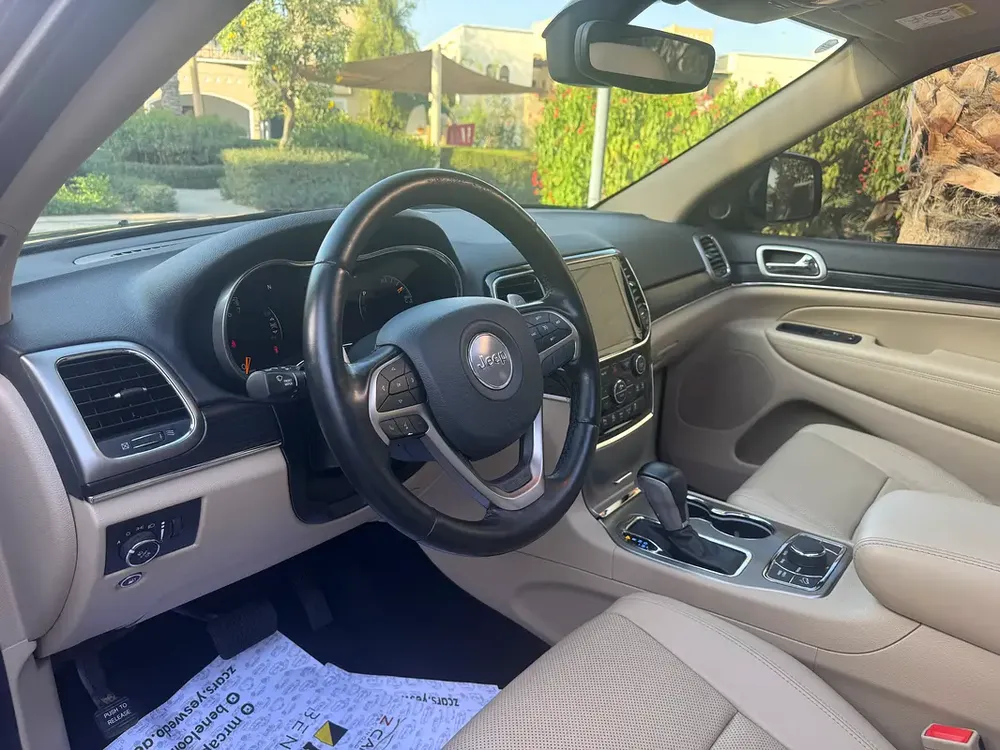 Jeep Grand Cherokee Limited 2020 GCC Specs in excellent condition in and out - Image 10