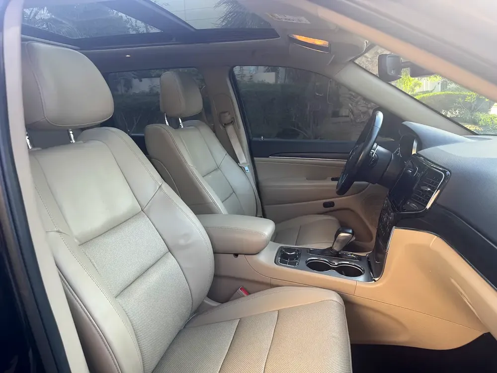 Jeep Grand Cherokee Limited 2020 GCC Specs in excellent condition in and out - Image 12