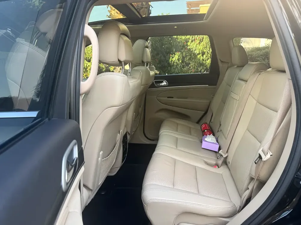 Jeep Grand Cherokee Limited 2020 GCC Specs in excellent condition in and out - Image 13