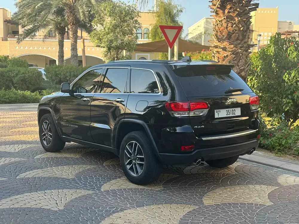 Jeep Grand Cherokee Limited 2020 GCC Specs in excellent condition in and out - Image 5