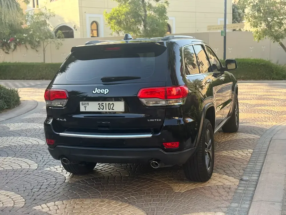 Jeep Grand Cherokee Limited 2020 GCC Specs in excellent condition in and out - Image 6
