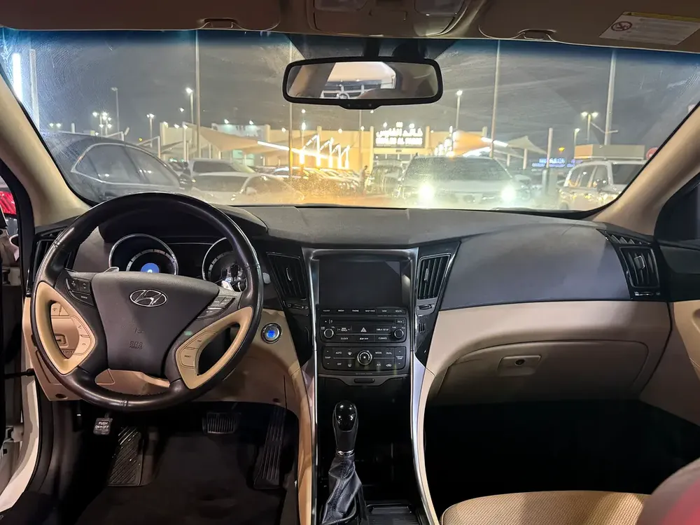 2014 GCC Hyundai Sonata Full options // Super Clean Car // No Accident// Well Maintained Car - Image 10