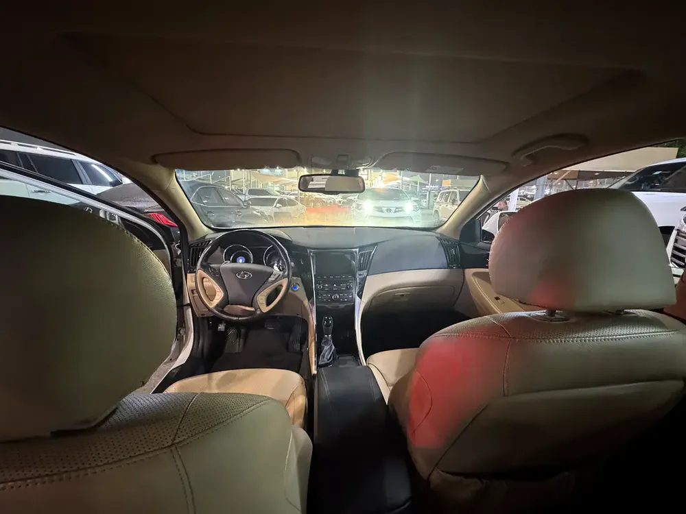 2014 GCC Hyundai Sonata Full options // Super Clean Car // No Accident// Well Maintained Car - Image 11