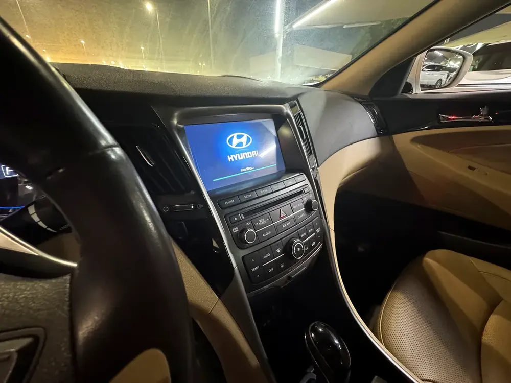 2014 GCC Hyundai Sonata Full options // Super Clean Car // No Accident// Well Maintained Car - Image 12