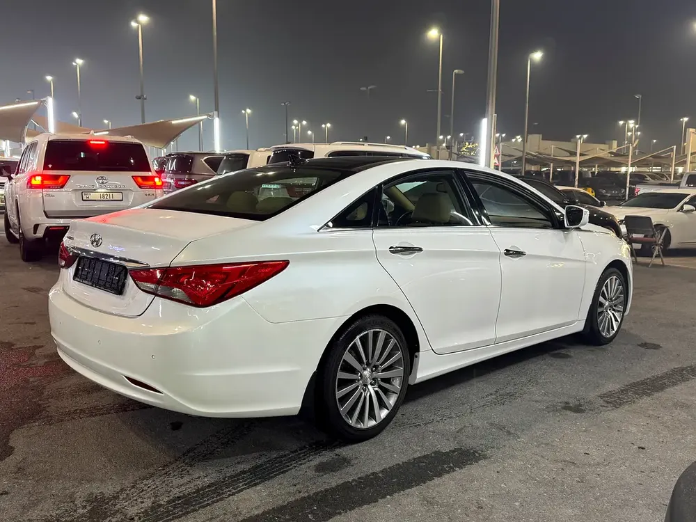 2014 GCC Hyundai Sonata Full options // Super Clean Car // No Accident// Well Maintained Car - Image 5