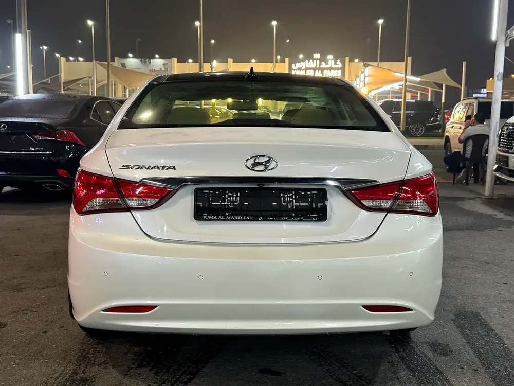 2014 GCC Hyundai Sonata Full options // Super Clean Car // No Accident// Well Maintained Car - Image 6