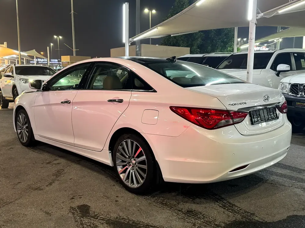 2014 GCC Hyundai Sonata Full options // Super Clean Car // No Accident// Well Maintained Car - Image 7