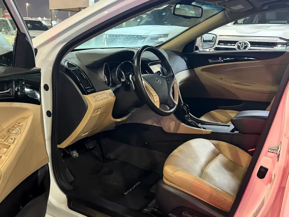 2014 GCC Hyundai Sonata Full options // Super Clean Car // No Accident// Well Maintained Car - Image 8