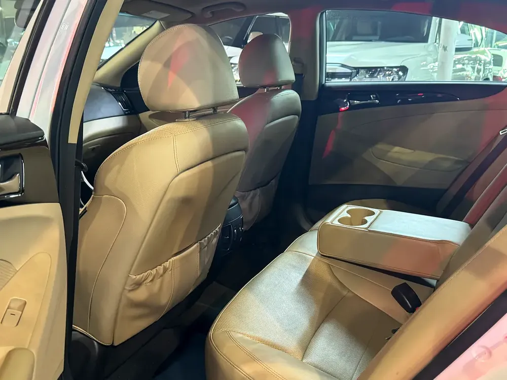2014 GCC Hyundai Sonata Full options // Super Clean Car // No Accident// Well Maintained Car - Image 9
