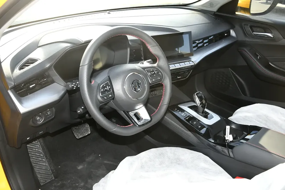 2025 MG GT 1.5L Turbo  Luxury Full option - Image 11