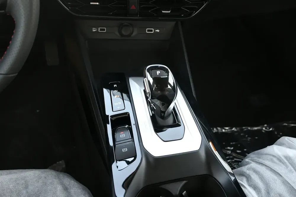 2025 MG GT 1.5L Turbo  Luxury Full option - Image 17