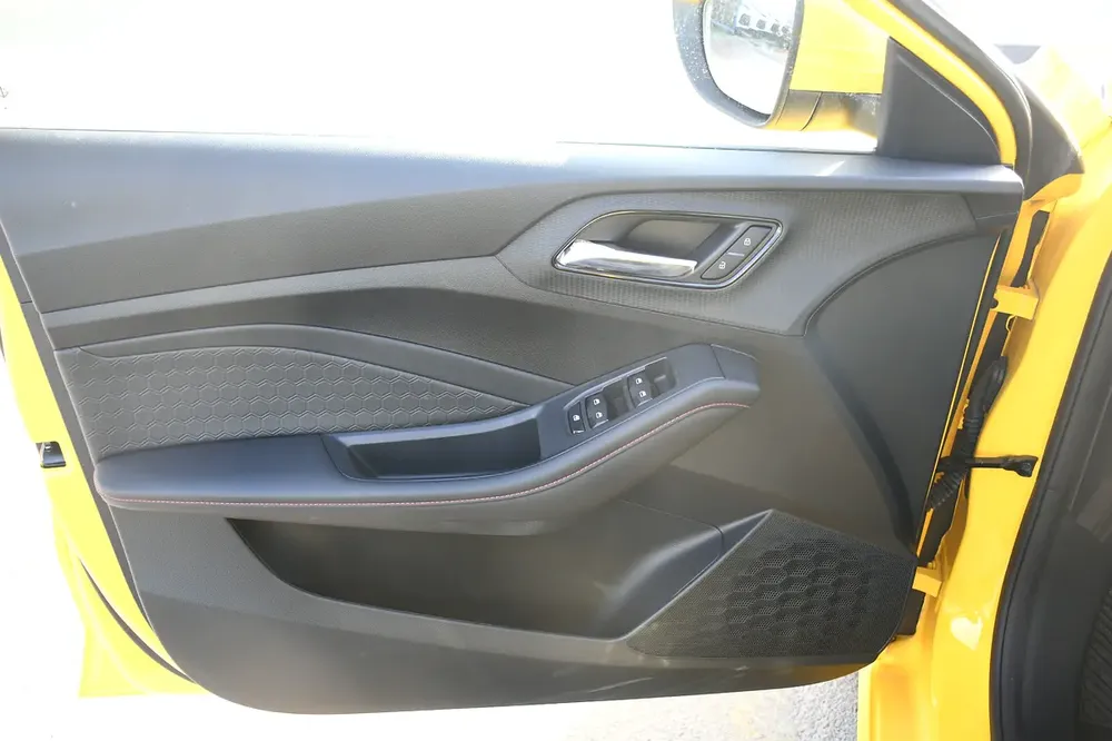 2025 MG GT 1.5L Turbo  Luxury Full option - Image 7