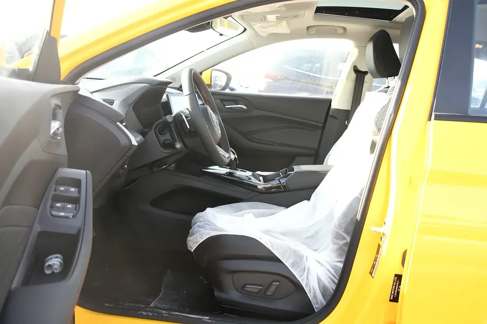 2025 MG GT 1.5L Turbo  Luxury Full option - Image 9