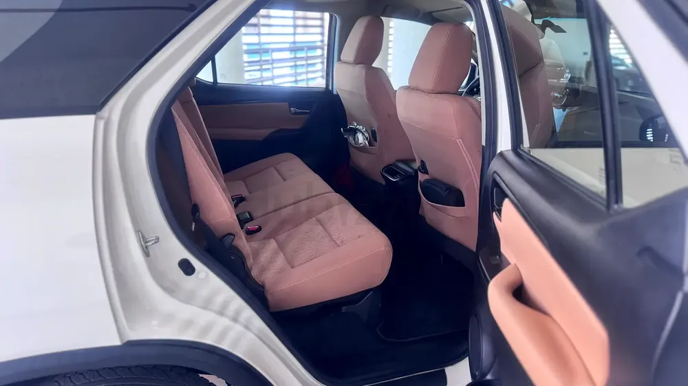 2021 Toyota Fortuner EXR 2.7L 4x4 | GCC | Full Company Maintenance | Low Mileage - Image 12