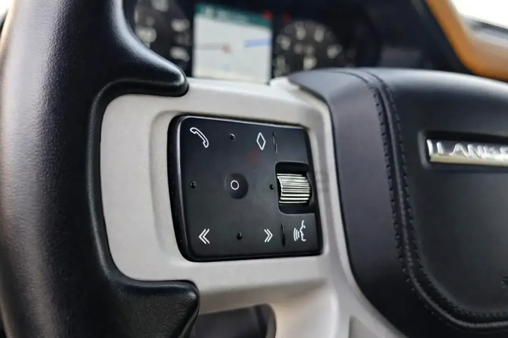 2023 Land Rover Defender 110 HSE P300 | 11,400 KM | 7 Seats | Panoramic Roof | Dubai Registered - Image 13