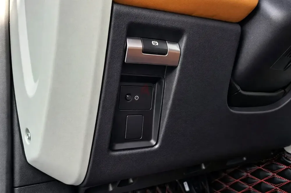 2023 Land Rover Defender 110 HSE P300 | 11,400 KM | 7 Seats | Panoramic Roof | Dubai Registered - Image 14