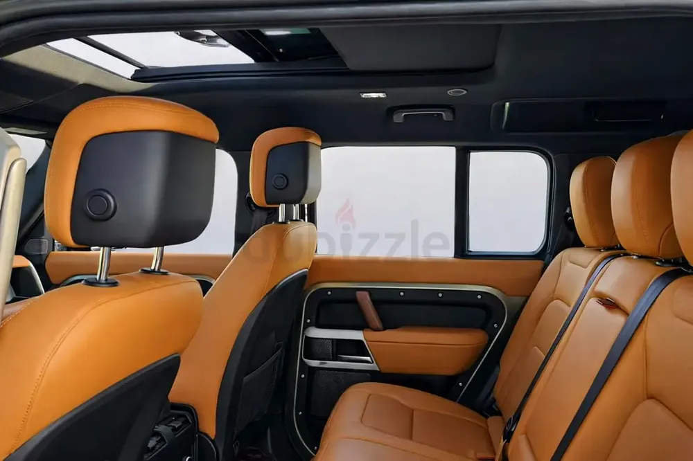 2023 Land Rover Defender 110 HSE P300 | 11,400 KM | 7 Seats | Panoramic Roof | Dubai Registered - Image 17