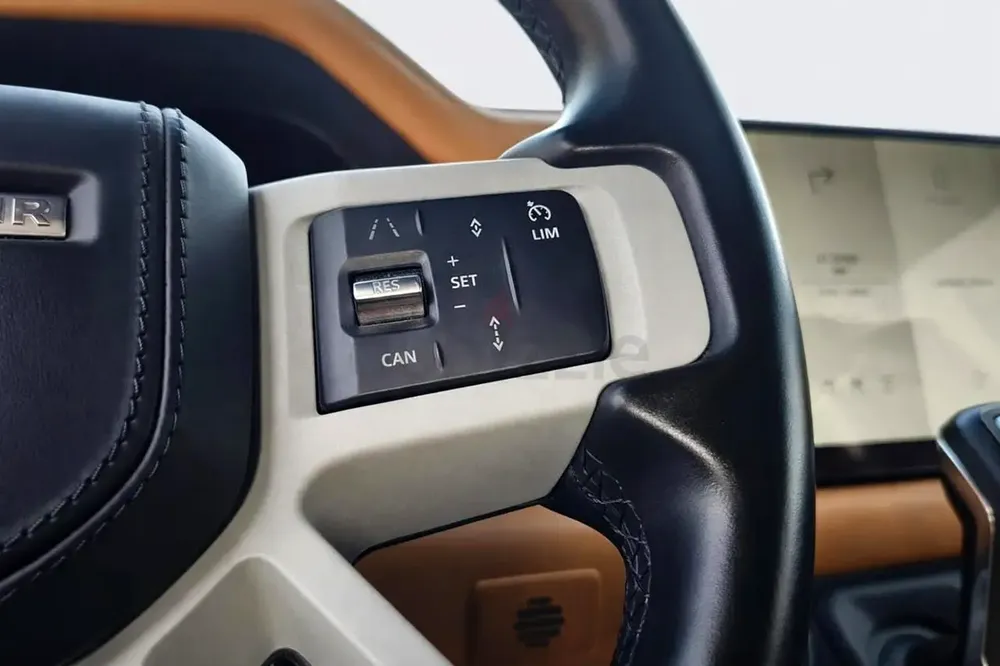 2023 Land Rover Defender 110 HSE P300 | 11,400 KM | 7 Seats | Panoramic Roof | Dubai Registered - Image 18