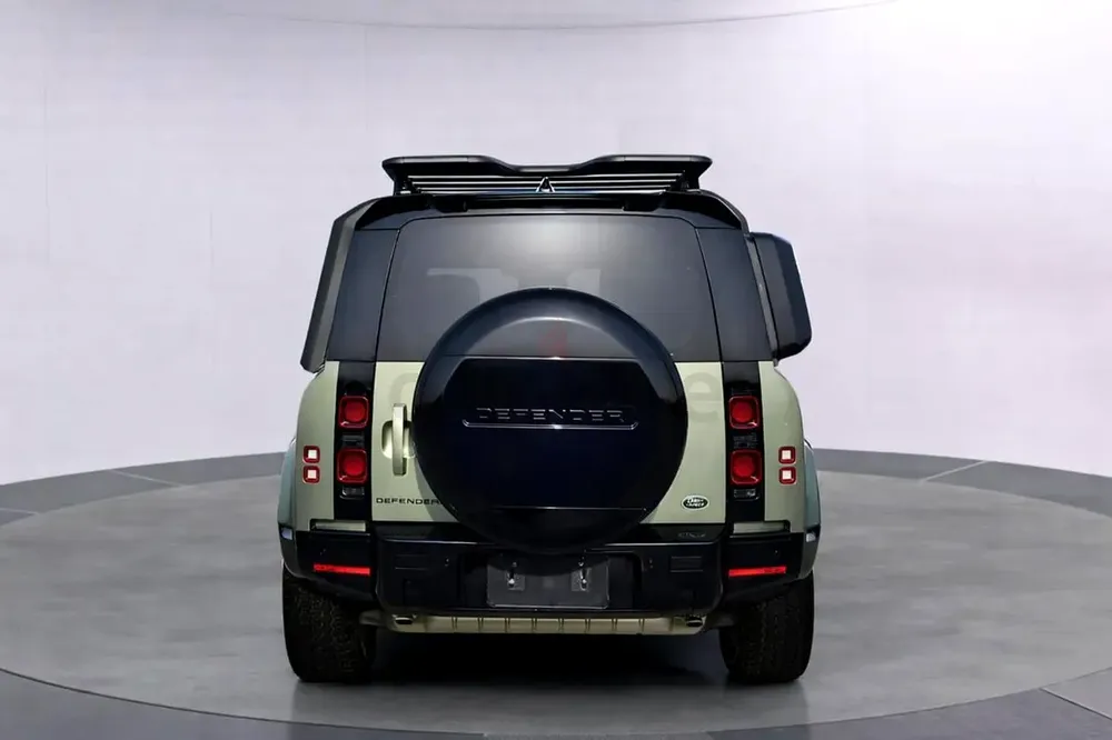 2023 Land Rover Defender 110 HSE P300 | 11,400 KM | 7 Seats | Panoramic Roof | Dubai Registered - Image 6