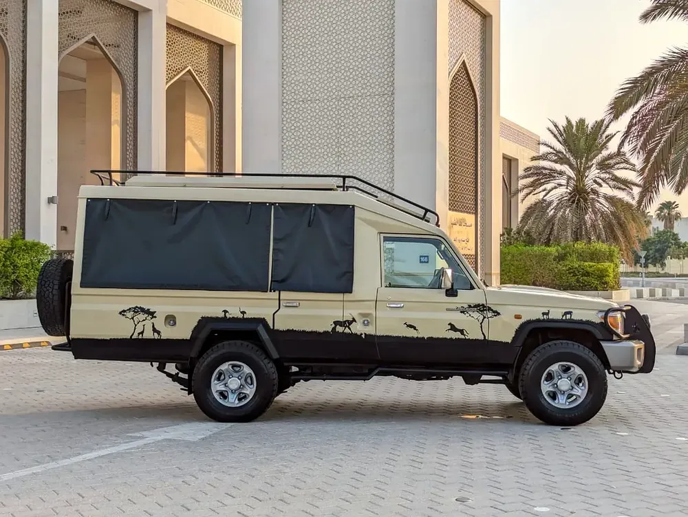 2019 TOYOTA LAND CRUISER MODIFIED TO SAFARI TRUCK GCC IN EXCELLENT CONDITION - Image 11
